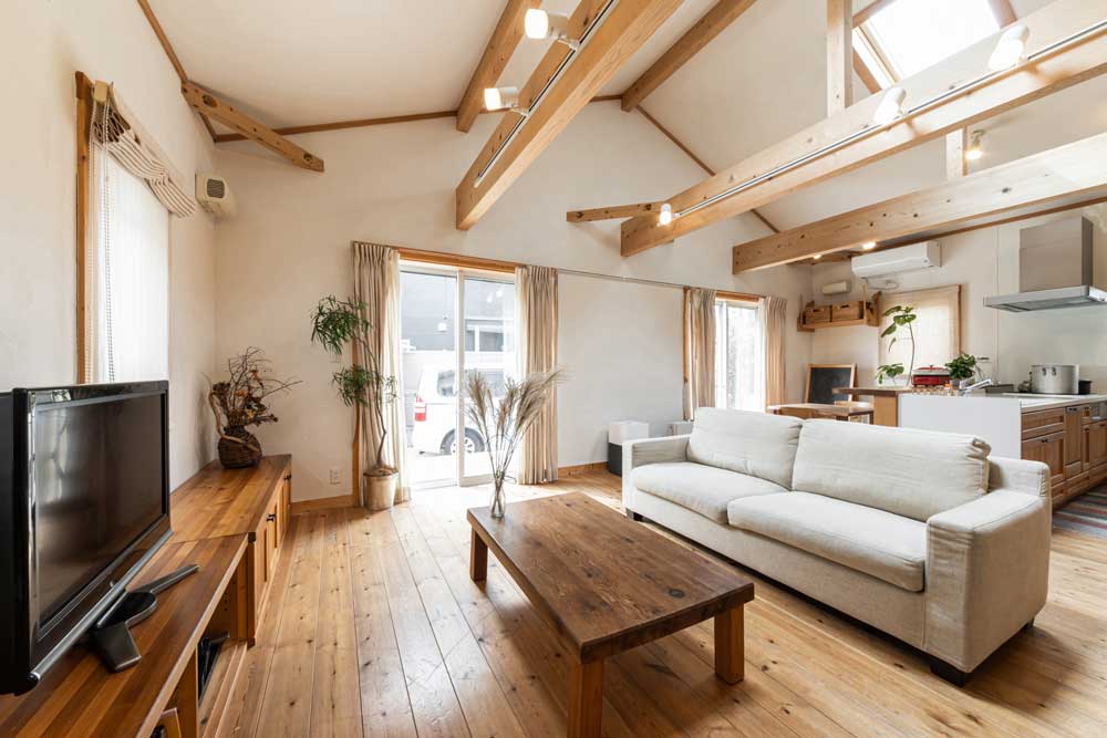 timber-home-living-room-custom-builder
